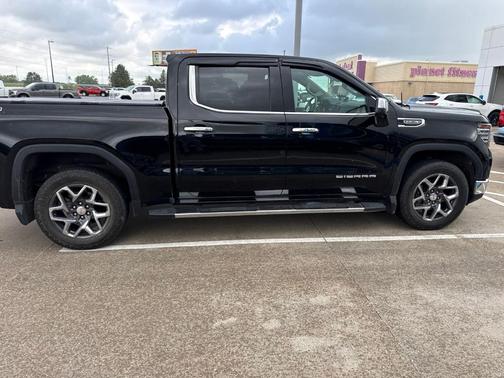 Onyx Black 2022 GMC Sierra 1500 SLT