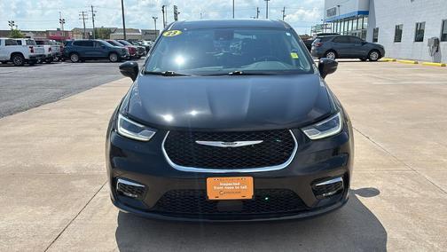 2023 Chrysler Pacifica Touring-L