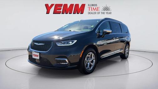Brilliant Black Crystal Pearlcoat 2023 Chrysler Pacifica Limited