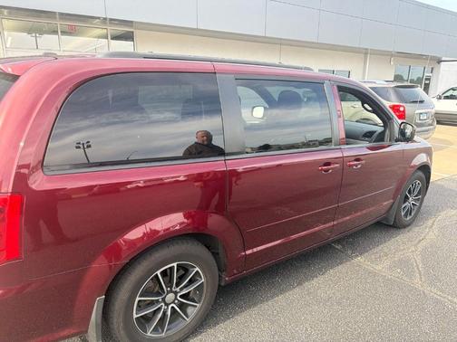 Octane Red Pearlcoat 2017 Dodge Grand Caravan GT