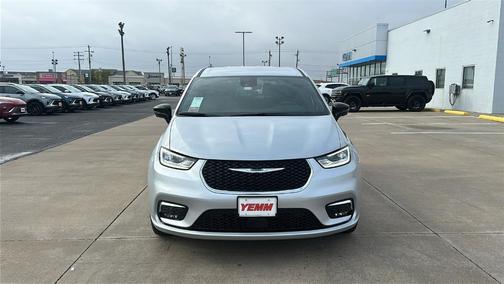 2026 Chrysler Pacifica Select AWD