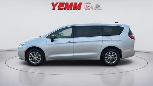 2026 Chrysler Pacifica Select AWD