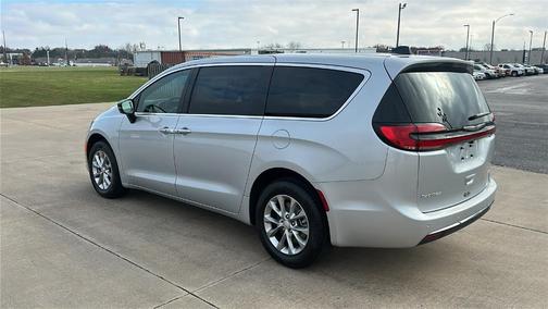 2026 Chrysler Pacifica Select AWD