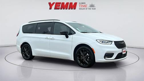 2026 Chrysler Pacifica Select