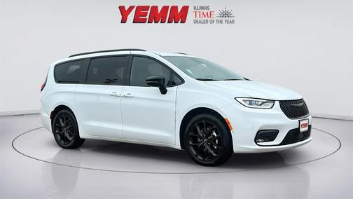 2026 Chrysler Pacifica Select