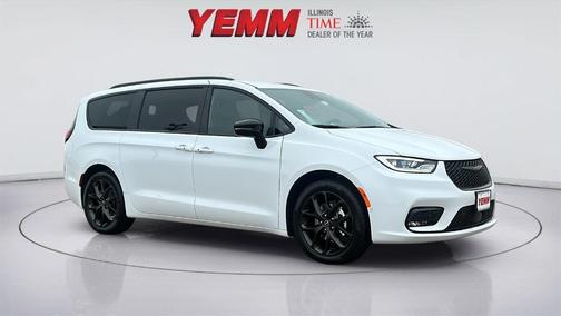 2026 Chrysler Pacifica Select