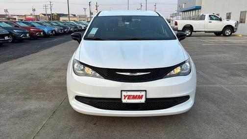 2026 Chrysler Voyager LX