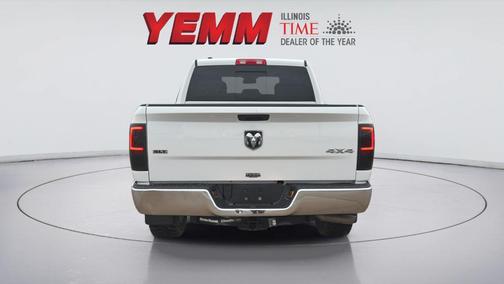 Bright White Clearcoat 2019 RAM 1500 Classic SLT