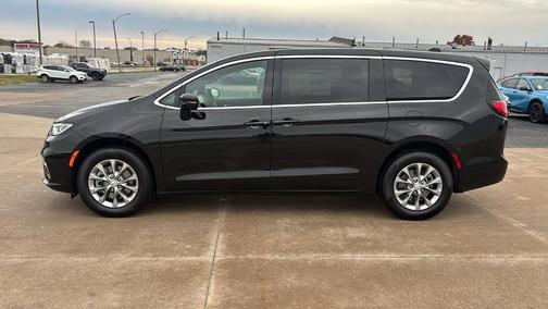 2026 Chrysler Pacifica Select AWD