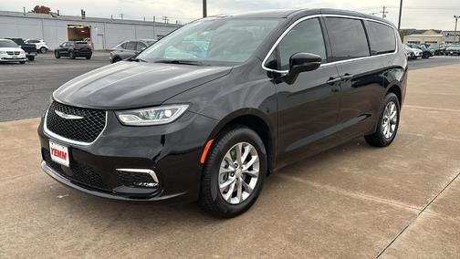 2026 Chrysler Pacifica Select AWD