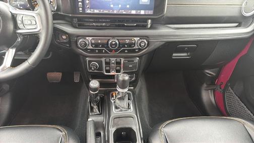 Limited Edition Tuscadero Pearlcoat 2024 Jeep Wrangler Sahara