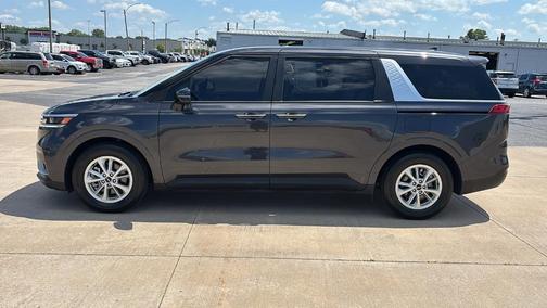 2024 Kia Carnival LX