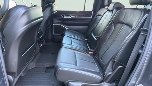 Metallic 2022 Jeep Wagoneer Series II