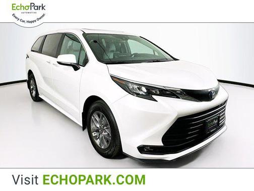 2025 Toyota Sienna XLE 8 Passenger