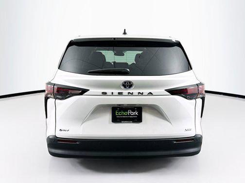 2025 Toyota Sienna XLE 8 Passenger