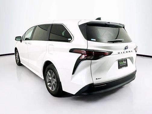 2025 Toyota Sienna XLE 8 Passenger