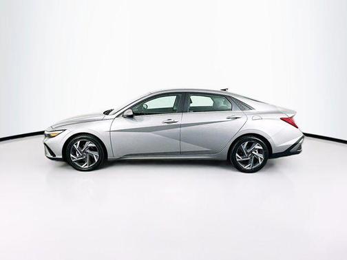 Fluid Metal 2025 Hyundai ELANTRA SEL
