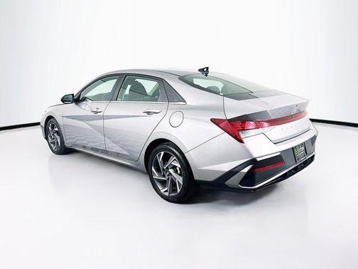Fluid Metal 2025 Hyundai ELANTRA SEL