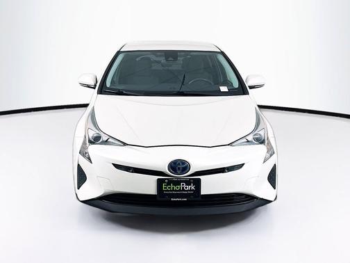 White 2018 Toyota Prius Two