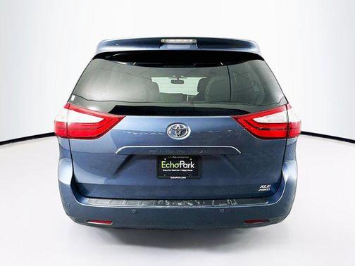 2016 Toyota Sienna XLE