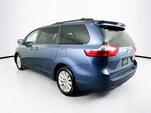 2016 Toyota Sienna XLE