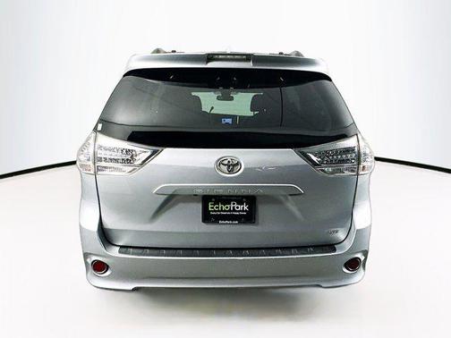 2019 Toyota Sienna SE