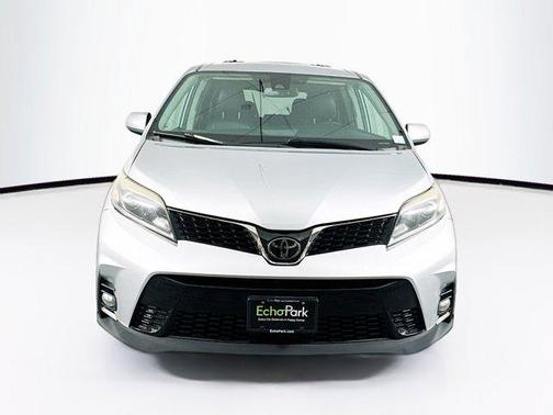 2019 Toyota Sienna SE
