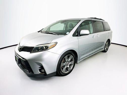 2019 Toyota Sienna SE