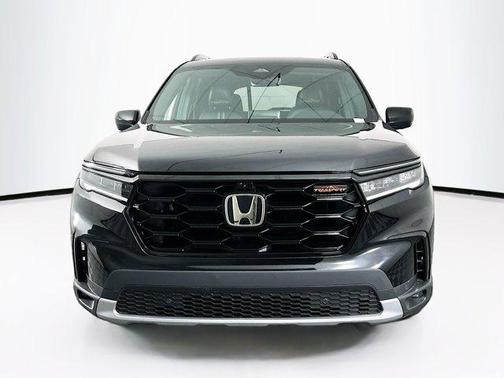 Crystal Black Pearl 2024 Honda Pilot TrailSport