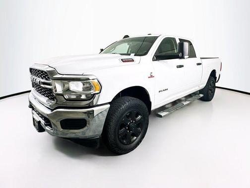 2020 RAM 3500 Tradesman Crew Cab 4x4 6'4' Box