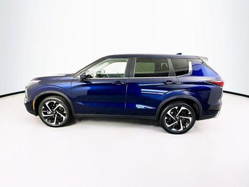 Labrador Black Pearl 2024 Mitsubishi Outlander SE 2.5 2WD