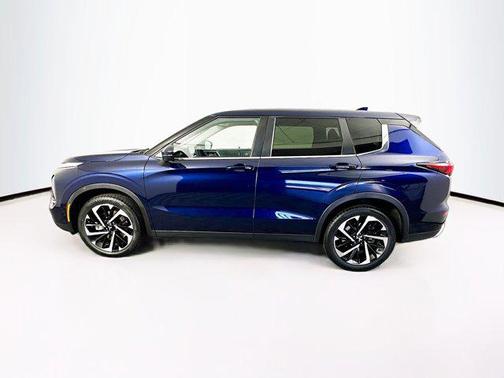 Labrador Black Pearl 2024 Mitsubishi Outlander SE 2.5 2WD
