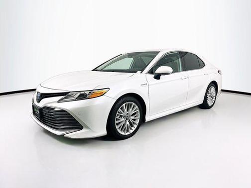 2020 Toyota Camry Hybrid XLE