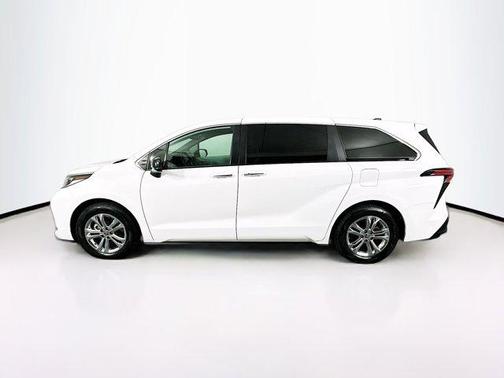 2023 Toyota Sienna XSE 7 Passenger