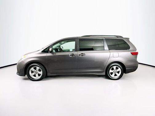 2019 Toyota Sienna LE
