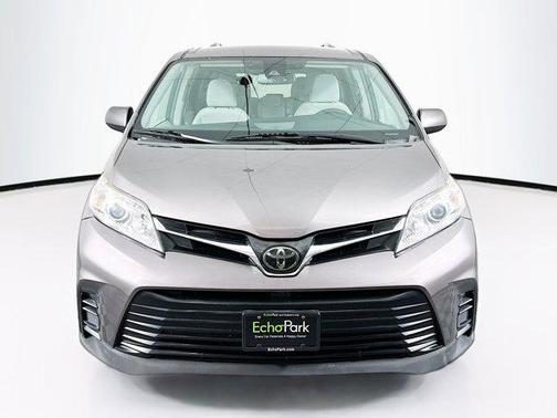 2019 Toyota Sienna LE