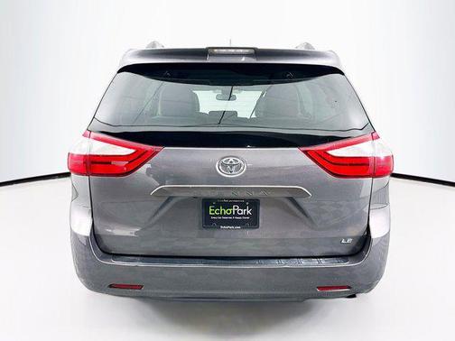 2019 Toyota Sienna LE