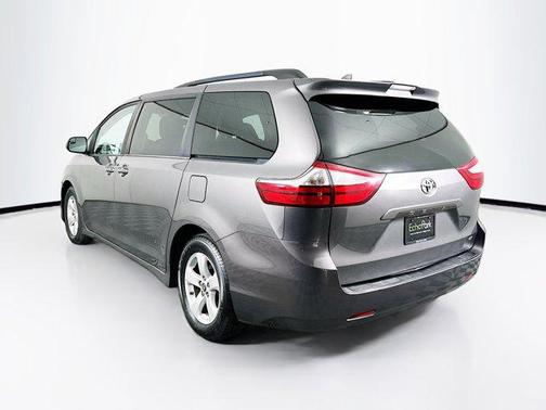 2019 Toyota Sienna LE