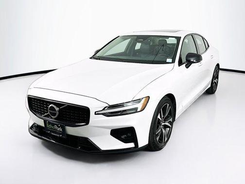 2024 Volvo S60 B5 Core Dark Theme