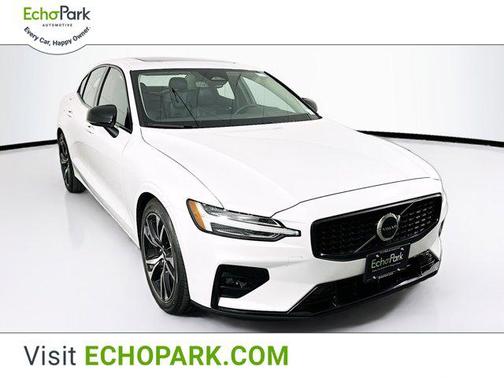 2024 Volvo S60 B5 Core Dark Theme