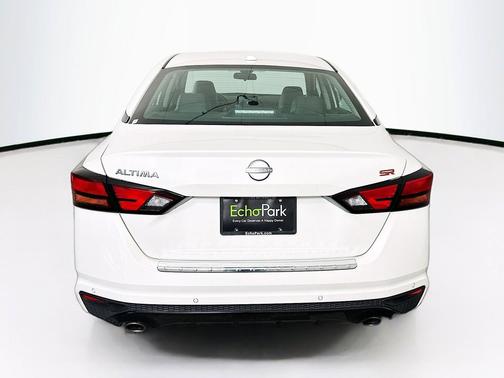Pearl White Tricoat 2023 Nissan Altima SR FWD
