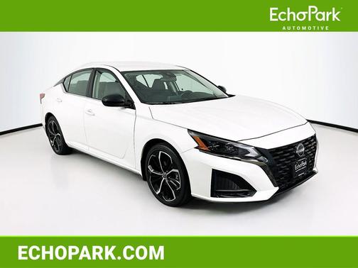 Pearl White Tricoat 2023 Nissan Altima SR FWD