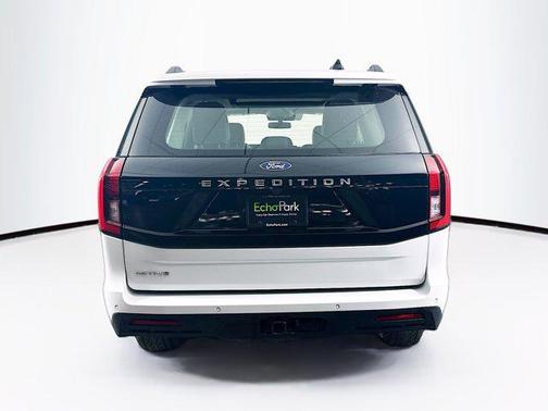 Oxford White 2025 Ford Expedition Active