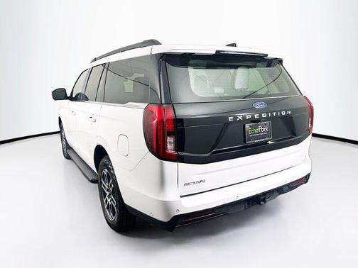 Oxford White 2025 Ford Expedition Active