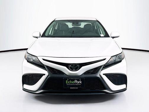 Ice Cap 2024 Toyota Camry SE