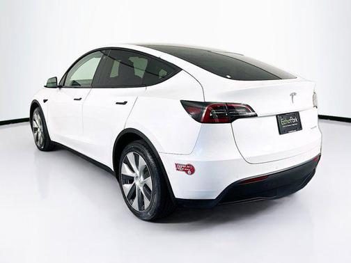 Pearl White Multi-Coat 2022 Tesla Model Y Long Range
