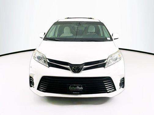 2018 Toyota Sienna LE