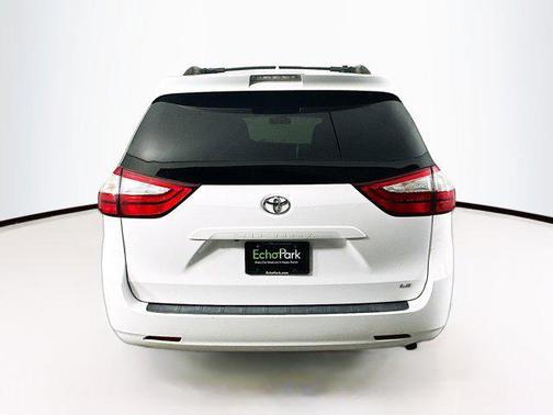2018 Toyota Sienna LE