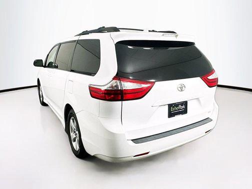 2018 Toyota Sienna LE