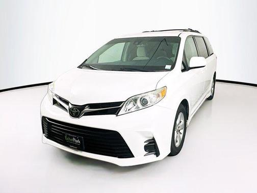 2018 Toyota Sienna LE